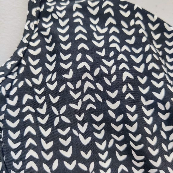 LA BLANCA Santana Skirted Swimsuit 8 One Piece Swimdress Abstract Black White - Picture 10 of 13